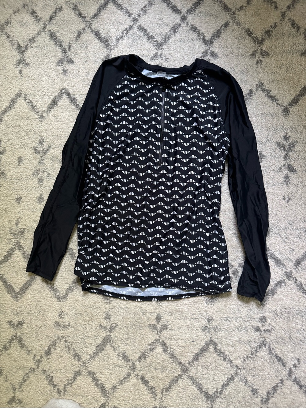 Black & White Long-Sleeve Patterned Women's Rashguard